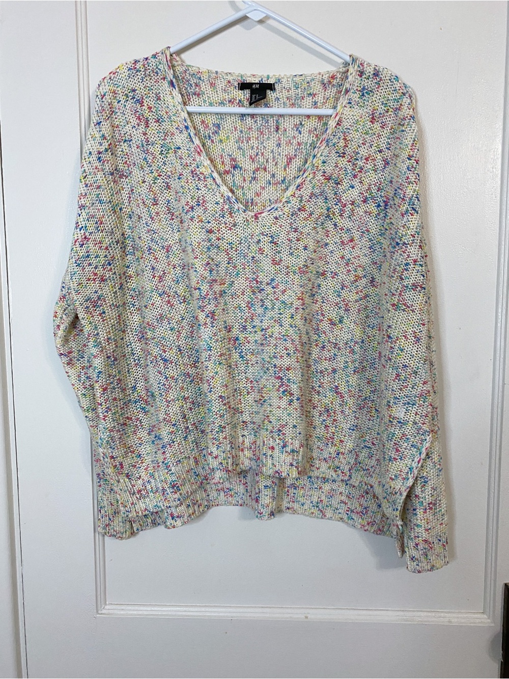 H&M Cream V-Neck Cropped Sweater with Multicolor Speckles